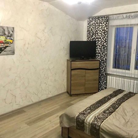 Апартаменти Економ Ivano-Frankivsk Ngoại thất bức ảnh