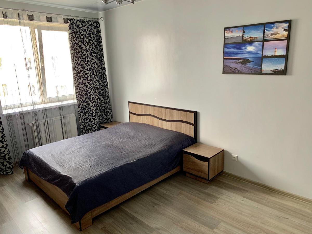 Апартаменти Економ Ivano-Frankivsk Ngoại thất bức ảnh