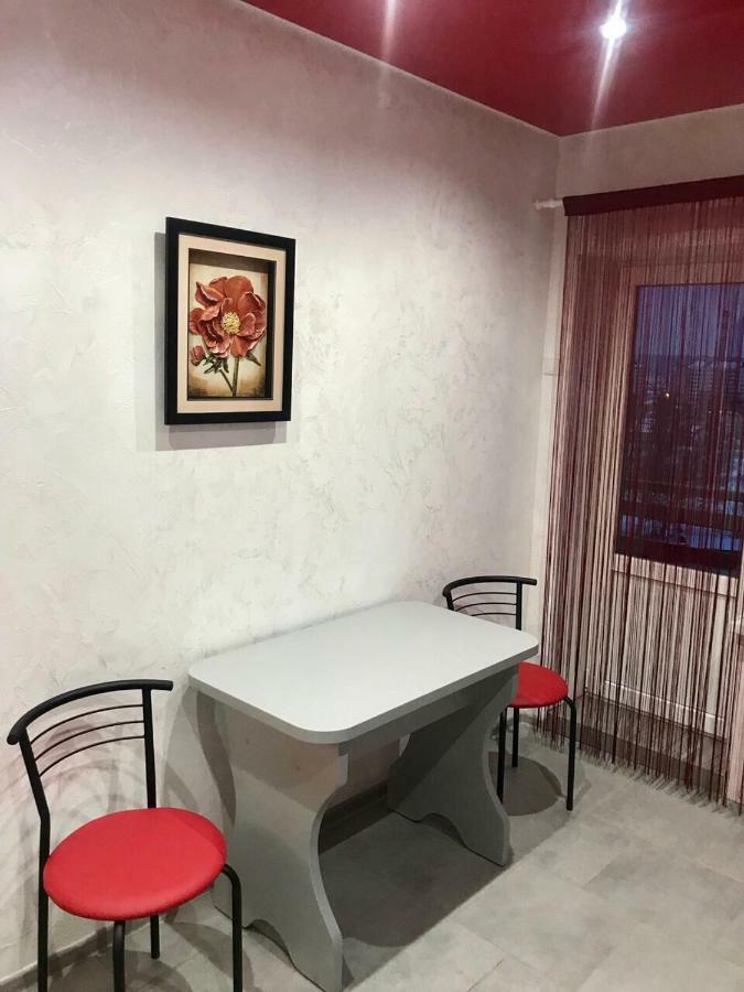 Апартаменти Економ Ivano-Frankivsk Ngoại thất bức ảnh